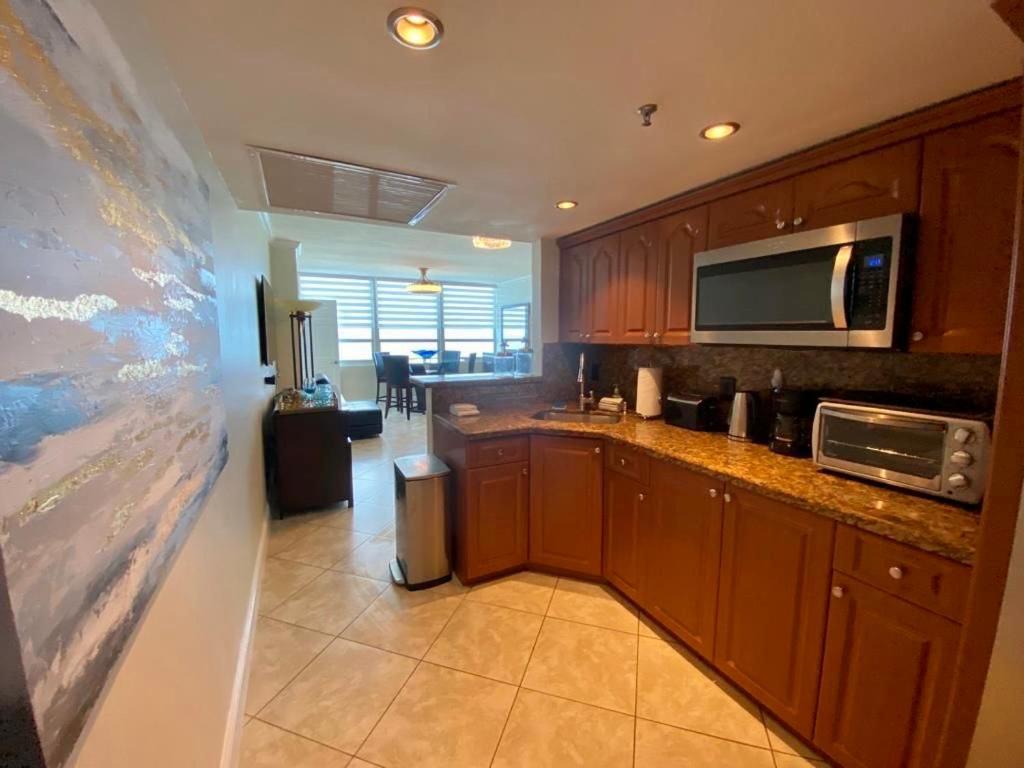 מיאמי ביץ' Castle Beach Resort Condo Penthouse Or 1Br Direct Ocean View -Just Remodeled- מראה חיצוני תמונה