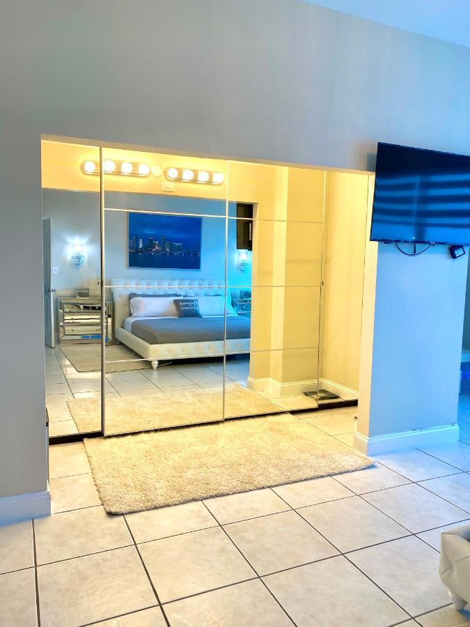 מיאמי ביץ' Castle Beach Resort Condo Penthouse Or 1Br Direct Ocean View -Just Remodeled- מראה חיצוני תמונה